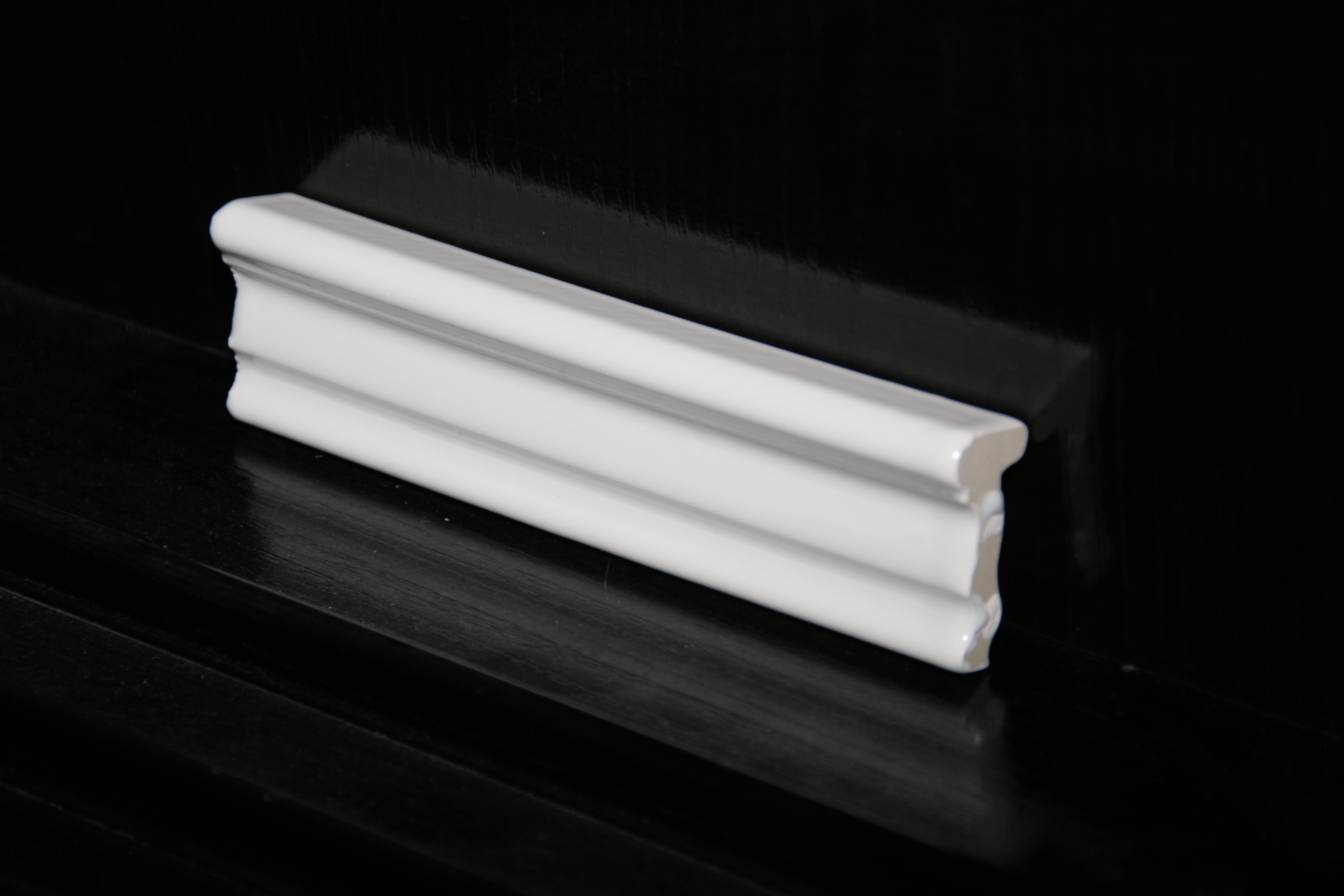 Girard styled shape accent liner