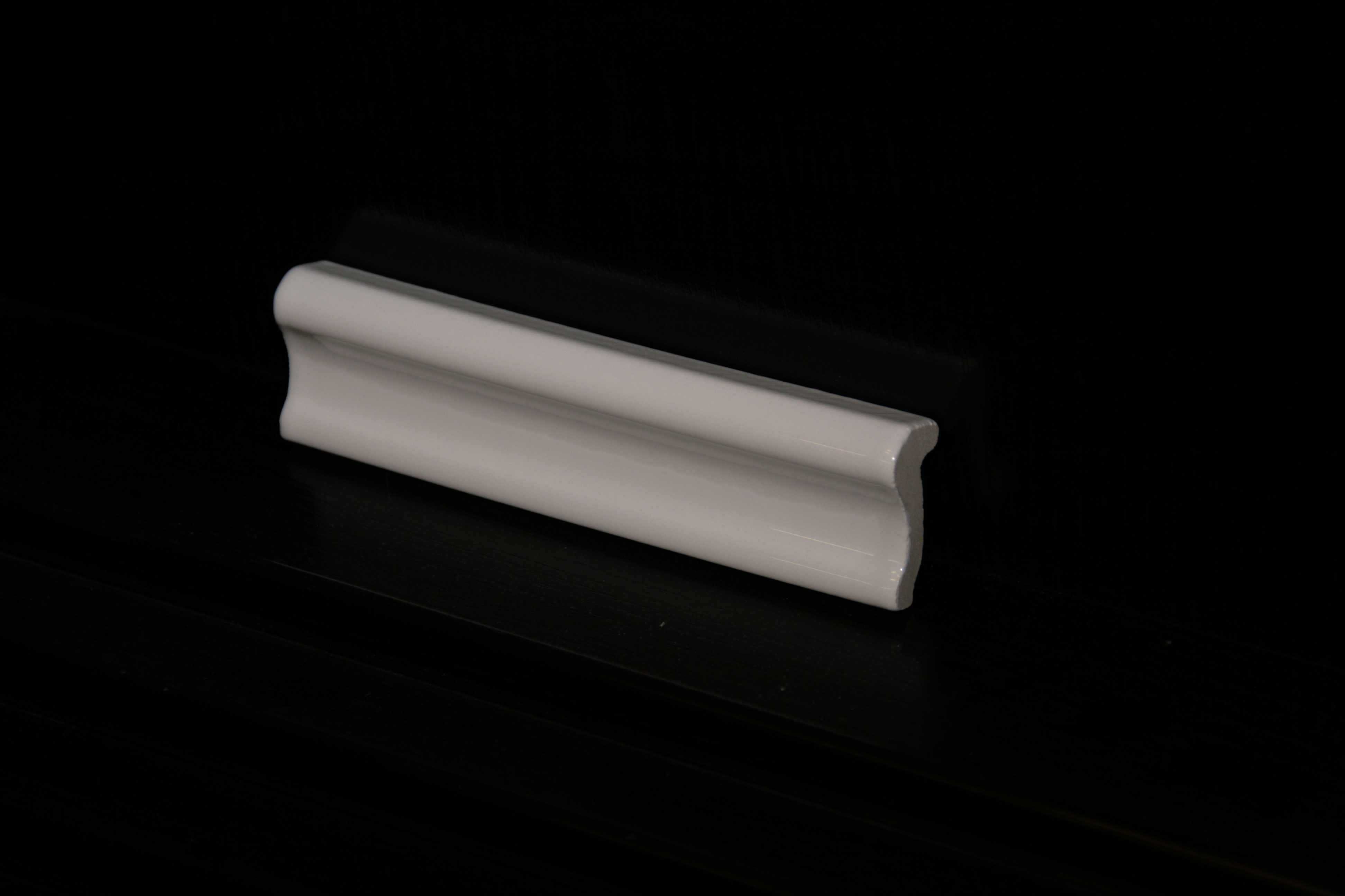 Kellogg styled shaped accent liner